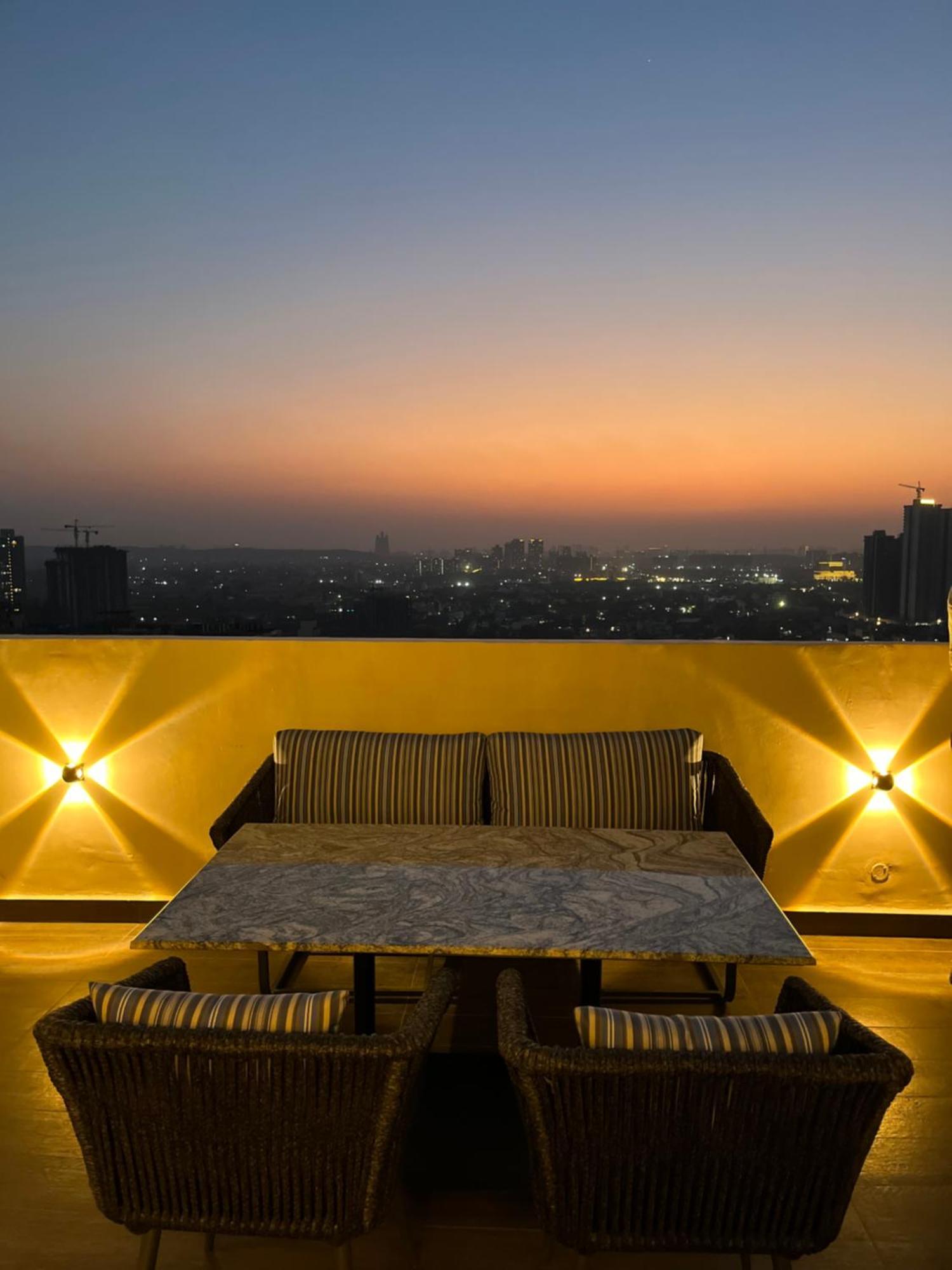 Rhythm Gurugram Hotel & Suites, Sohna Road Gurgaon Exterior photo