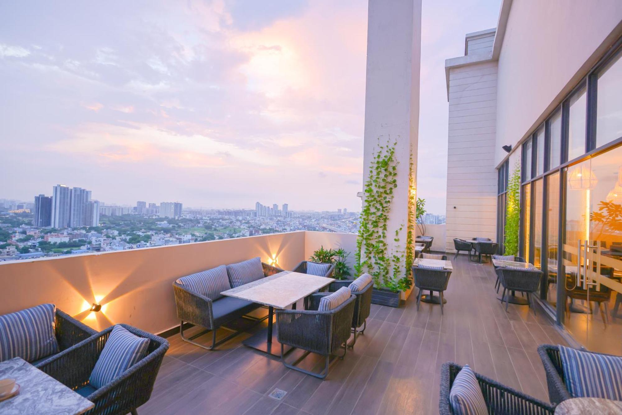 Rhythm Gurugram Hotel & Suites, Sohna Road Gurgaon Exterior photo