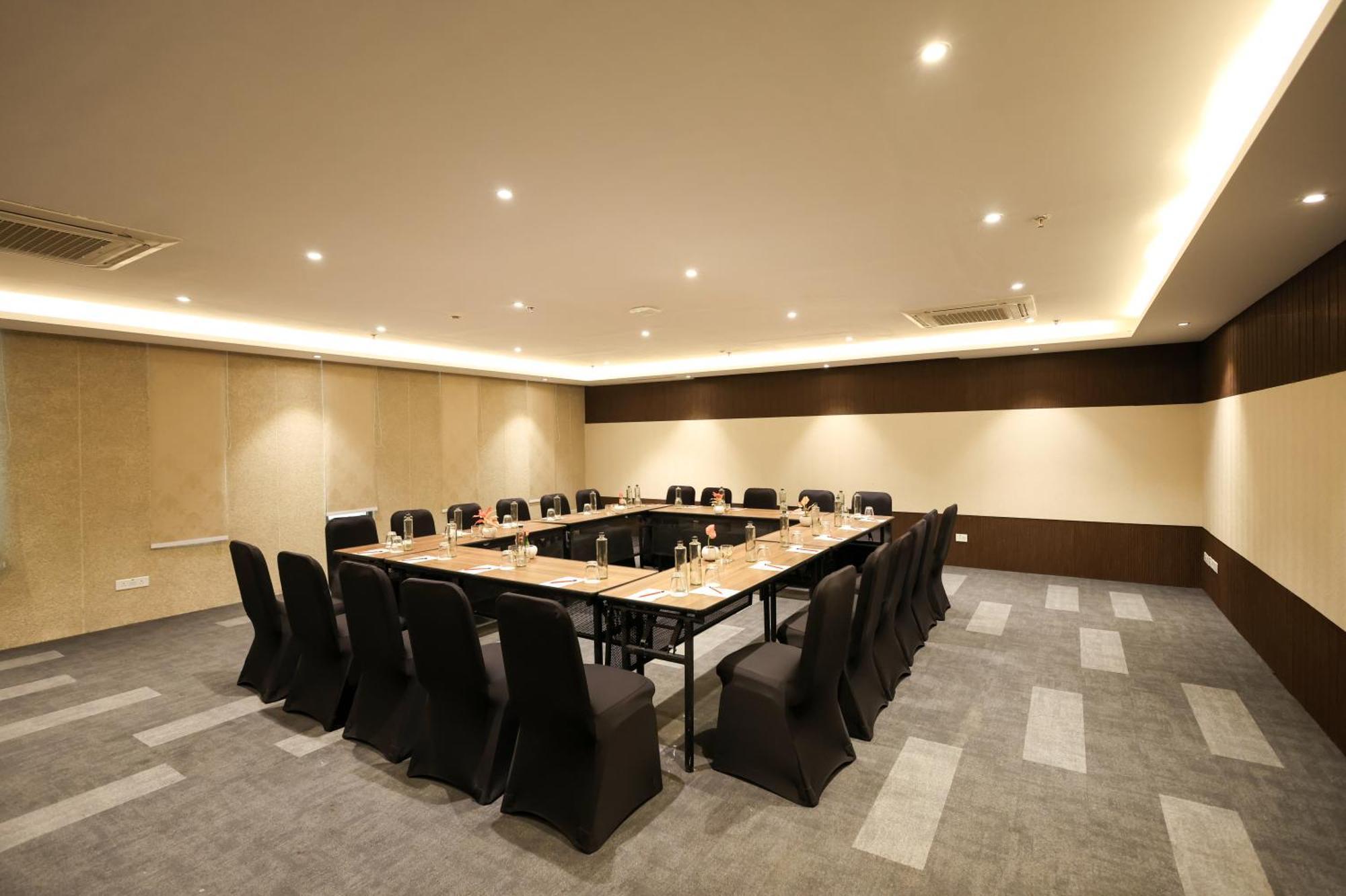 Rhythm Gurugram Hotel & Suites, Sohna Road Gurgaon Exterior photo