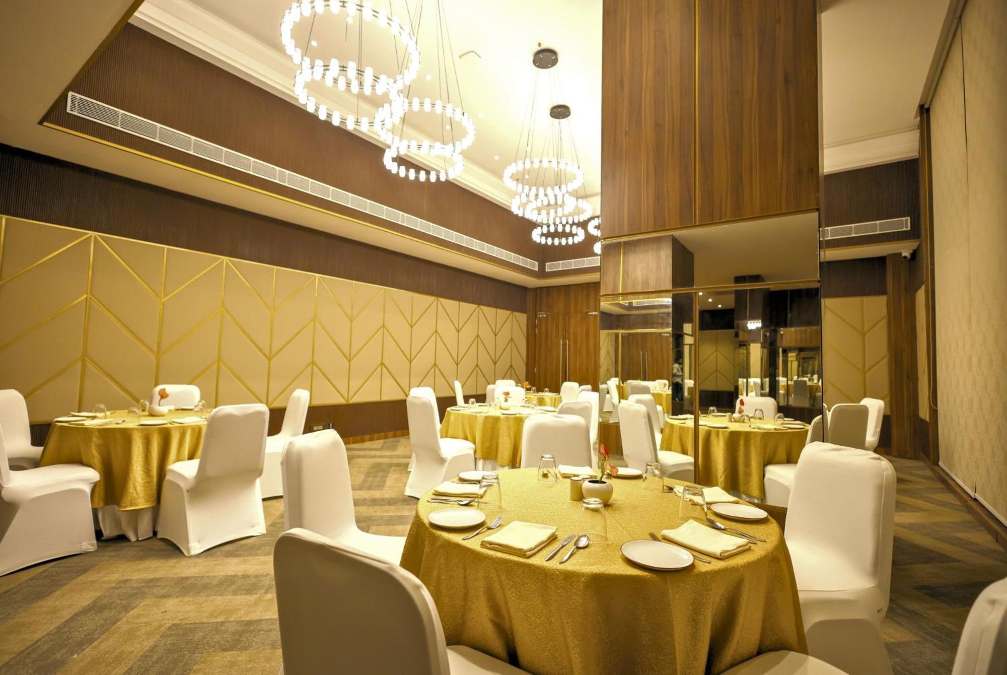 Rhythm Gurugram Hotel & Suites, Sohna Road Gurgaon Exterior photo