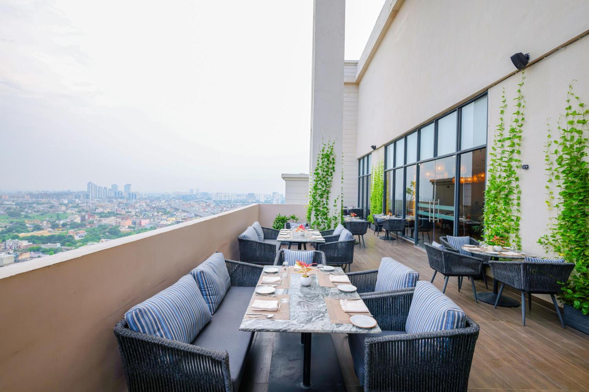 Rhythm Gurugram Hotel & Suites, Sohna Road Gurgaon Exterior photo