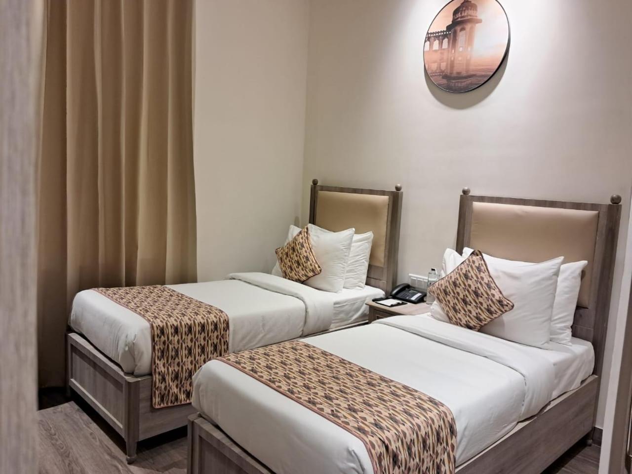 Rhythm Gurugram Hotel & Suites, Sohna Road Gurgaon Exterior photo