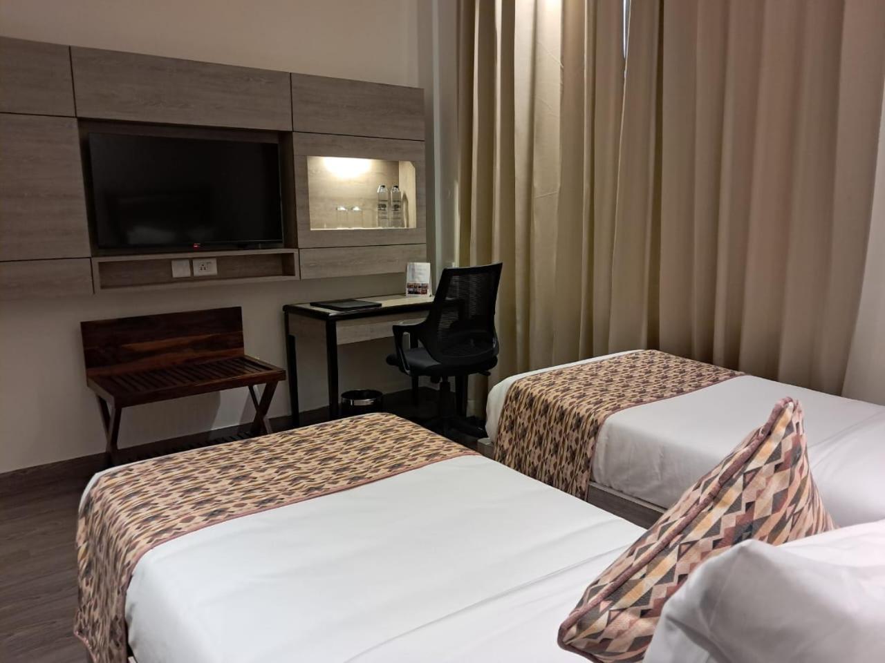 Rhythm Gurugram Hotel & Suites, Sohna Road Gurgaon Exterior photo